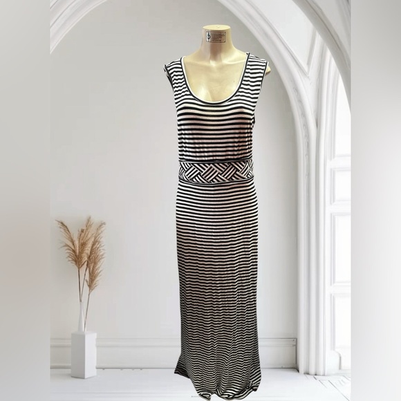 Max Studio Black and White Sleeveless Sheath Maxi Dress - Picture 2 of 5